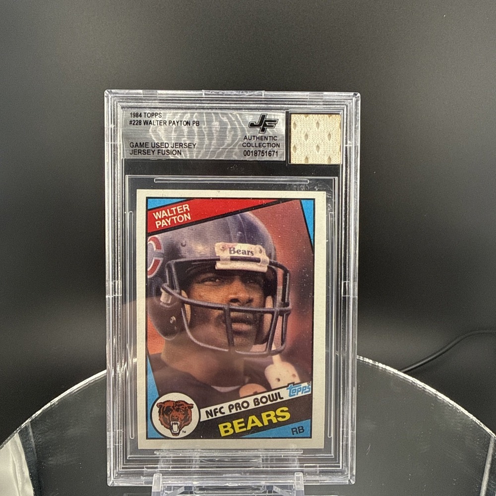 Jersey Fusion Walter Payton 1984 Topps Chicago Bears RB Game Used Patch BGS NFL